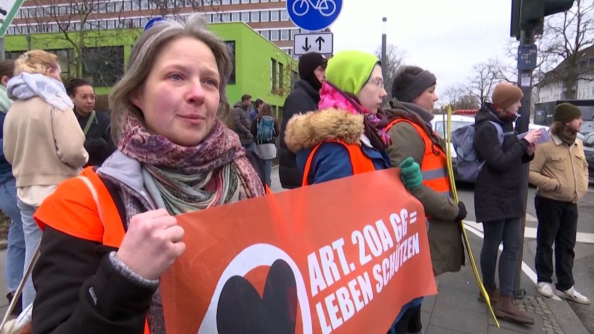 Německá klimatická extremistka půjde na osm měsíců do vězení za blokování silnic